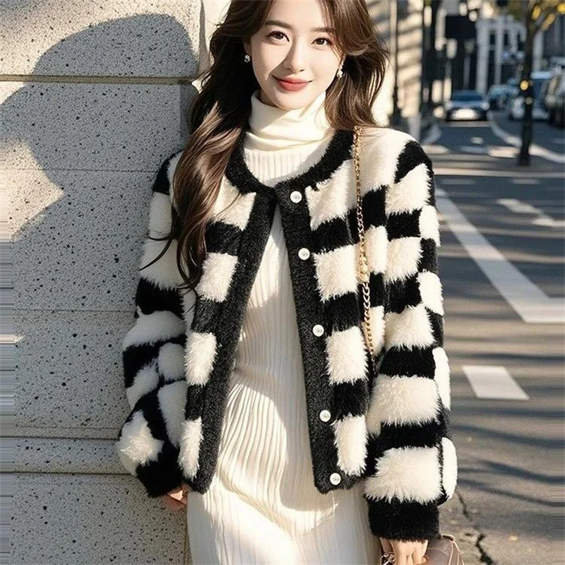 2025 New Spring Autumn Jacket Women's Coat Round Neck Black White Checkerboard Grid with Thickened Velvet Soft Fluffy Outerwear