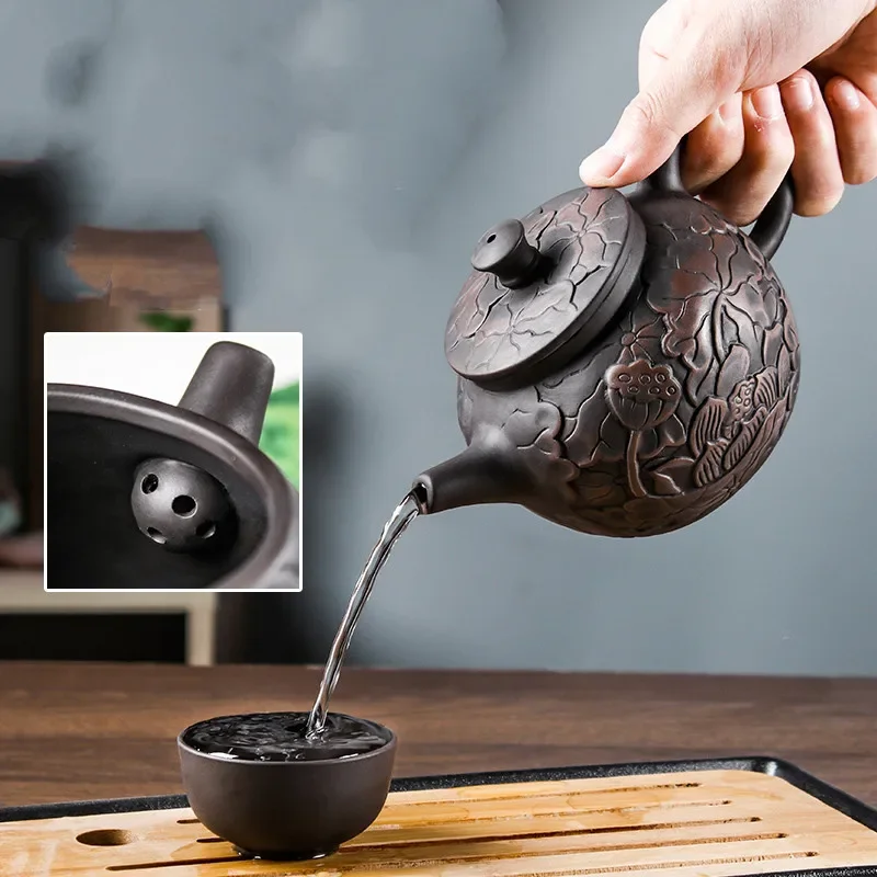 1pc Yixing Tea Pot Purple Clay Teapots Beauty Kettle Black Mud Hand Hand Carved Lotus Illustration Pot Home Handmade Tea Set