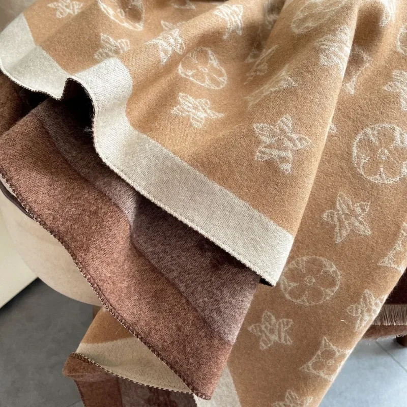 タッセルショール五芒星スカーフ女性秋と冬の新しい模造カシミヤヨーロッパとアメリカの厚みと暖かさ