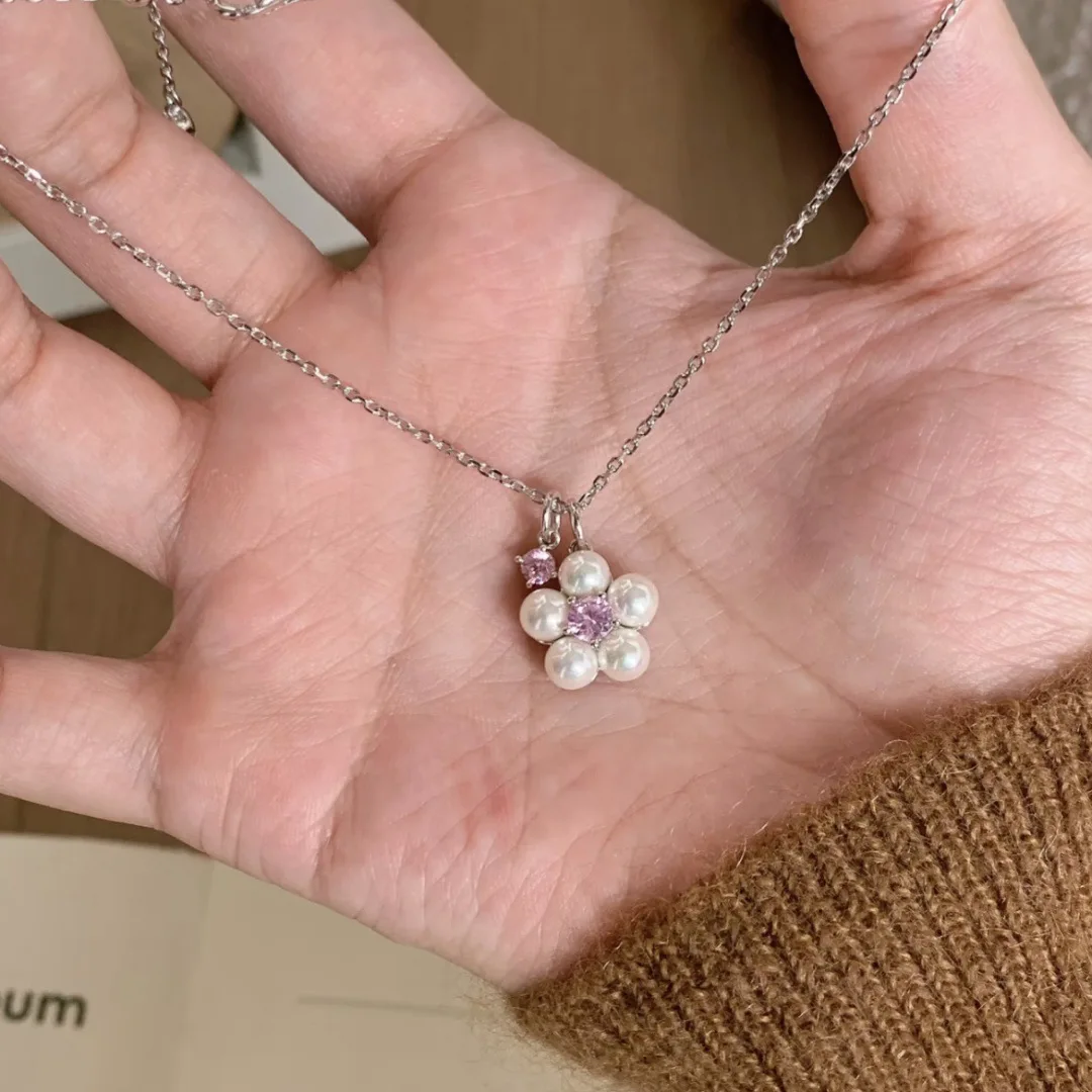 

Simple original inlaid pink diamonds pearl flower necklace fresh and sweet pendant mini high-end collar chain jewelry small gift