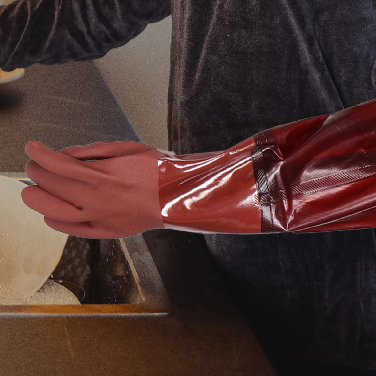 ถุงมือทำความสะอาดยางยาวพิเศษกันน้ำป้องกันการเจาะสำหรับล้างจานงานสวนป้องกันสภาพอากาศหนาวเย็นนำกลับมาใช้ใหม่ได้