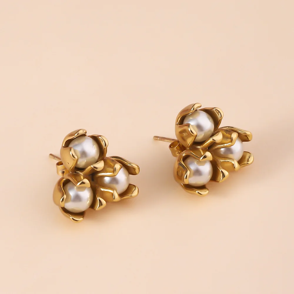 French Style High-end Stainless Steel Earrings For Women,Retro Style Inlaid With Imitation Pearl Petal Shaped Earrings