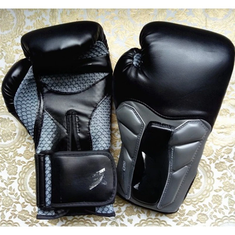 

Boxing gloves, sandbag fighting, Sanda Muay Thai gloves, free boxing straps.
