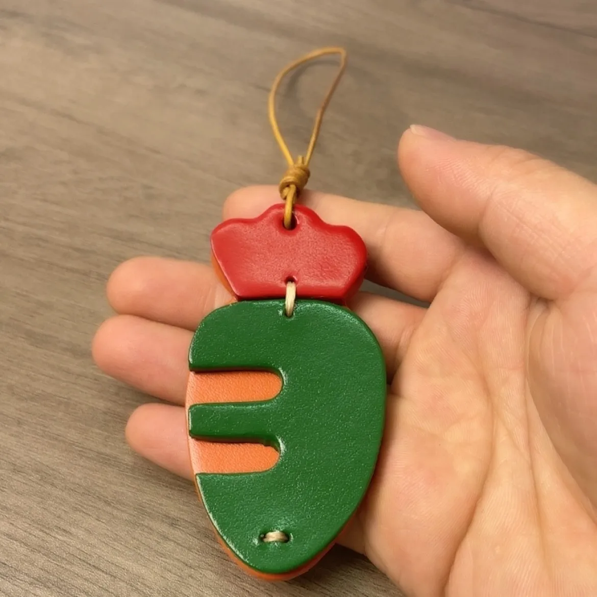 빈티지 물고기 가죽 펜던트 참 - 가방, 지갑, 벽 장식 및 선물용 수제 소가죽 키체인(탑 그레인, 레트로 스타일, 1PC)