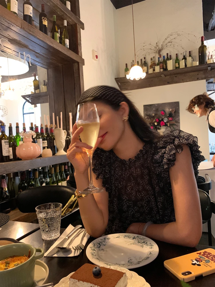 

Black Printed Chiffon Top Women's Sleeveless Overhead Summer Fashion Original Design Straight Cut Gown Polyester Fiber round ...