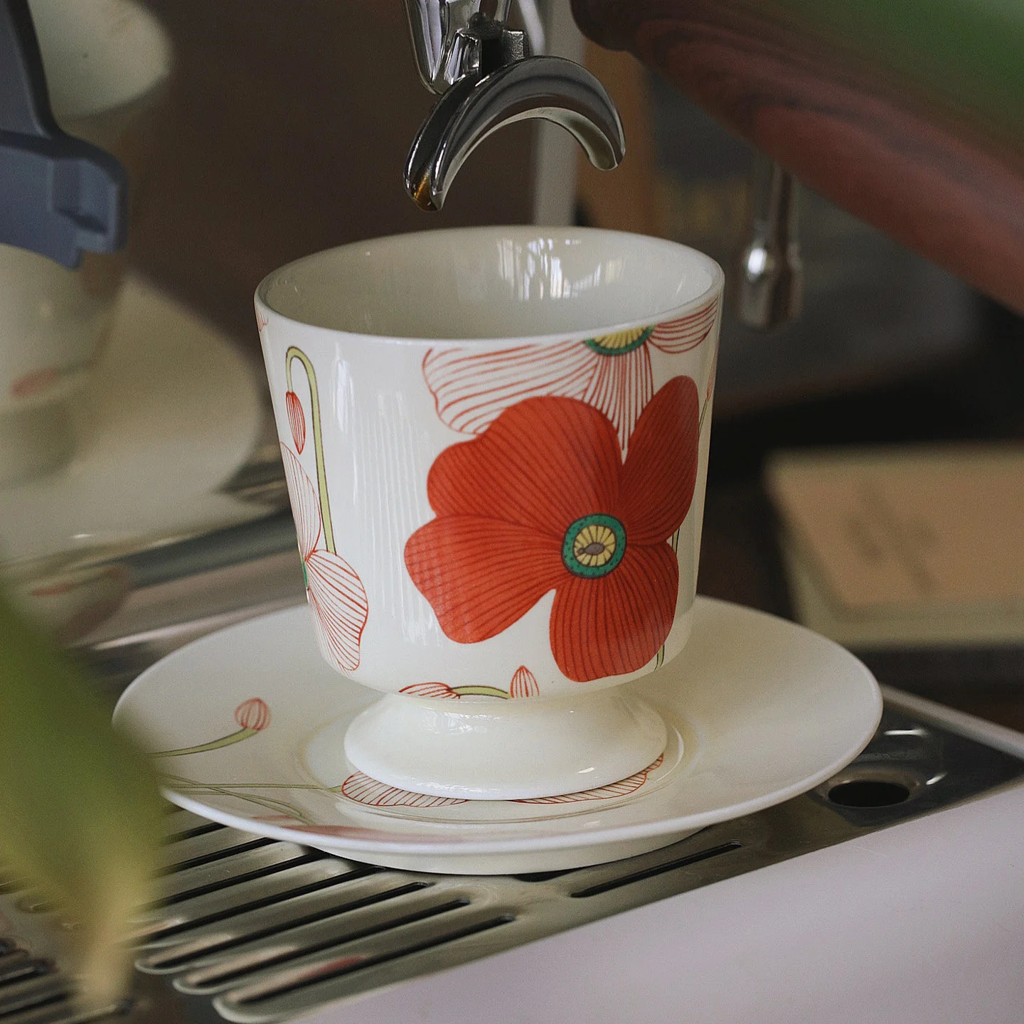 Retro Minimalist Style Floral Pattern Ceramics Cup And Saucer Office Coffee Milk Cup Exquisite Design New Desktop Ornament 240ml