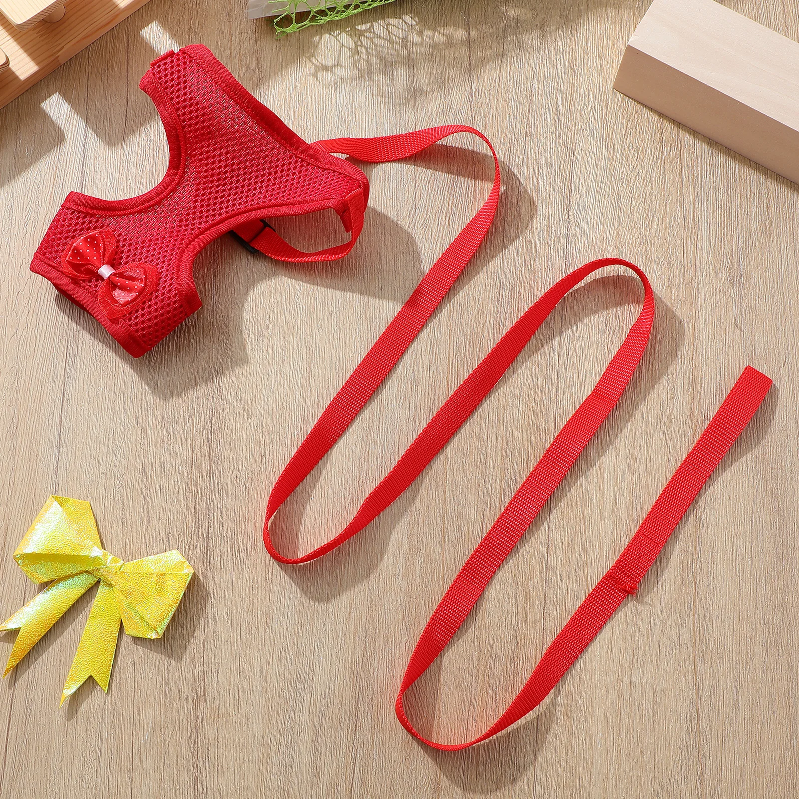 

1Set Adorable Rooster Costume Chest Strap Chicken Leash for Enjoyable Walks Durable Rooster Harness Hen Pulling Rope