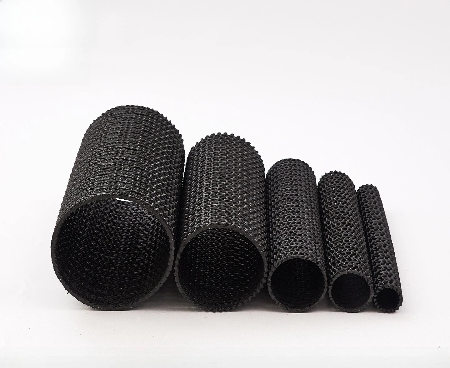 2025ท่อระบายน้ําแข็งแข็งตาข่ายโค้งท่อซึมผ่าน HDPE สําหรับการระบายน้ําซึมซึมใต้ดิน