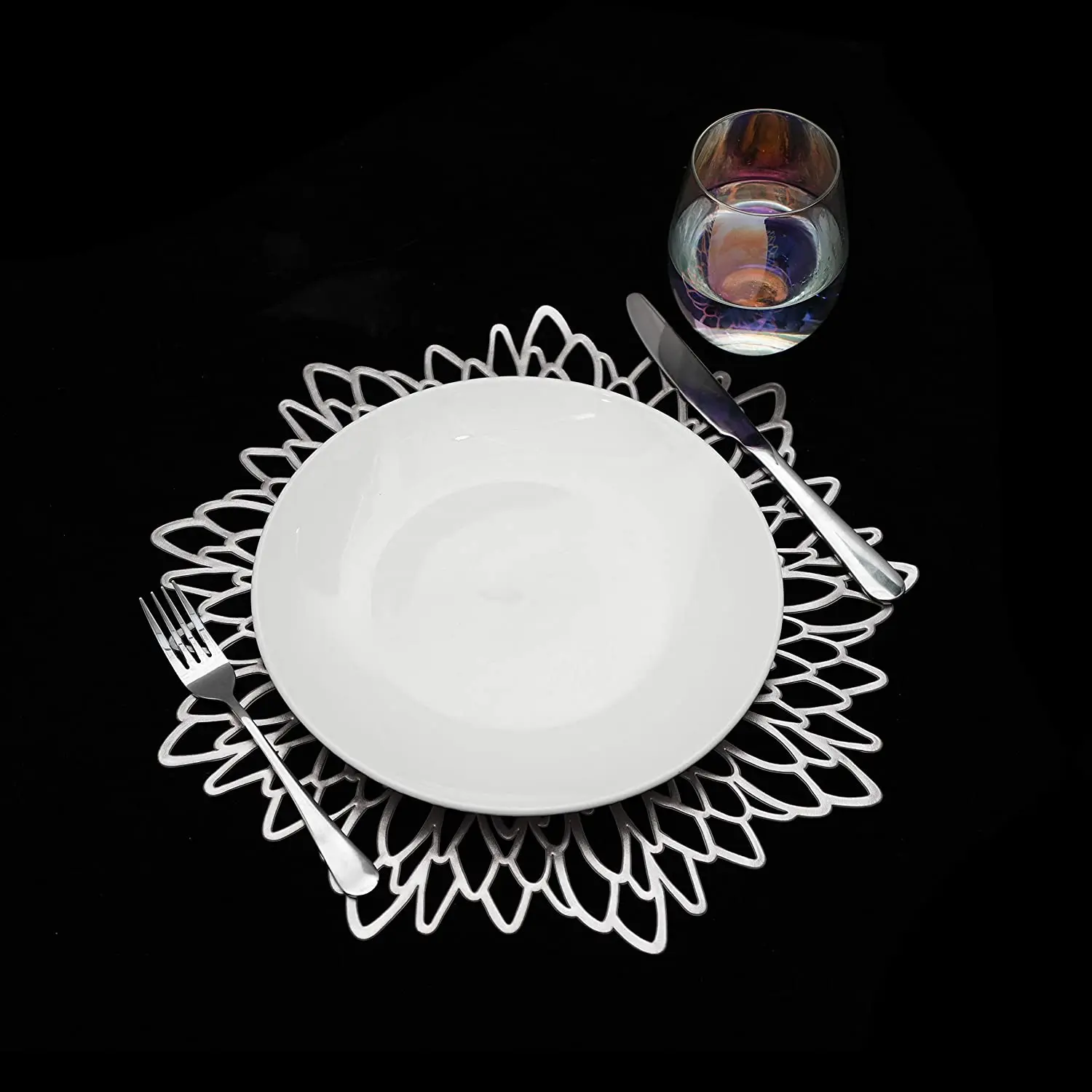 Simple And Romantic Rose Shaped PVC Injection Molded Washable Table Mat For Home Use 1Pcs