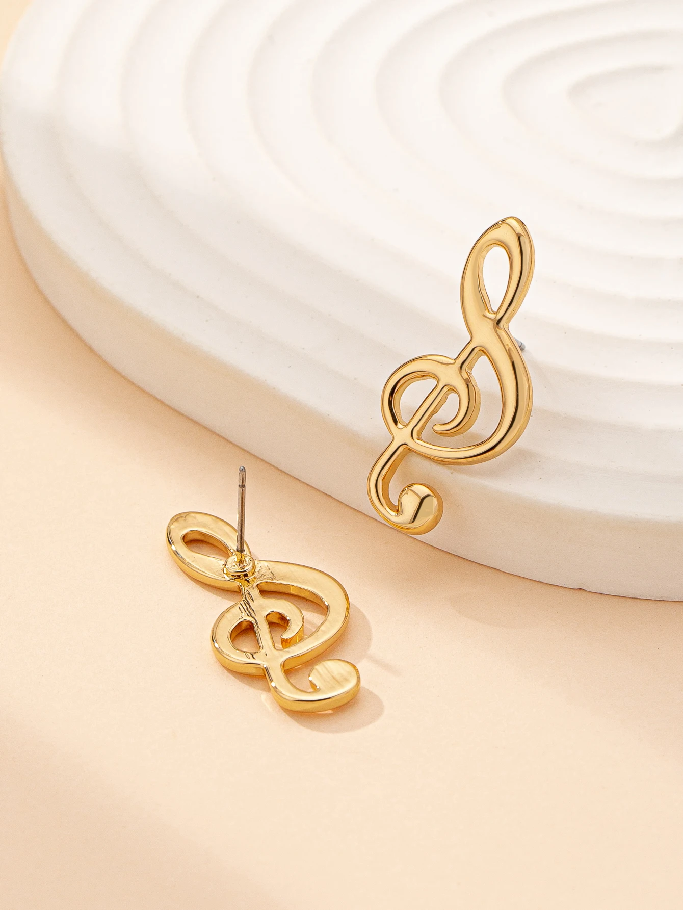 Unique Musical Symbol Design, Golden Gloss Earrings, Fashionable Accessory, Showcase Your Personal Style, Jewelry Collection