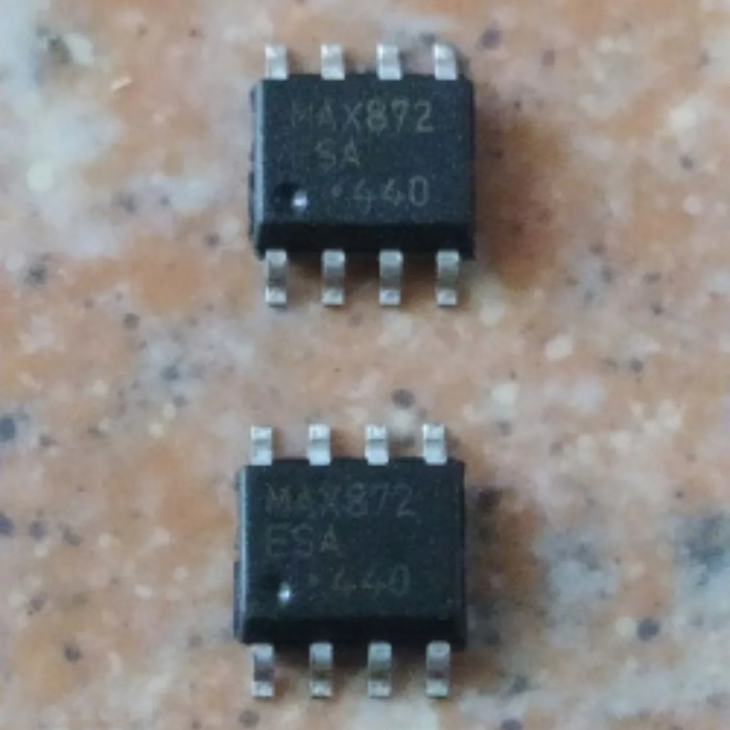 1~10pcs/lot MAX872ESA MAX872CSA MAX872AESA SOP8 MAX872 100% Brand New Original.