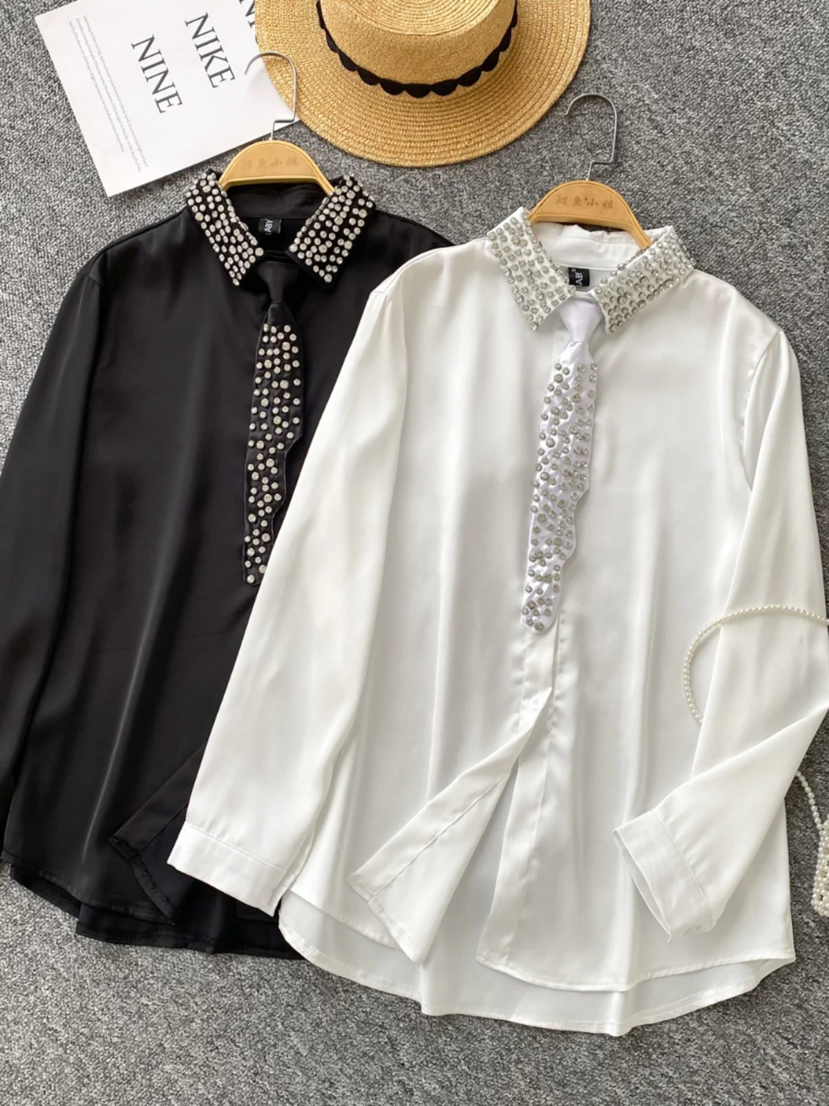 

Spring 2025 Women's irt Little Fraance Sle Diamond Embedded Satin Flip Collar Cardigan Versatile Women's Top Faion Sense