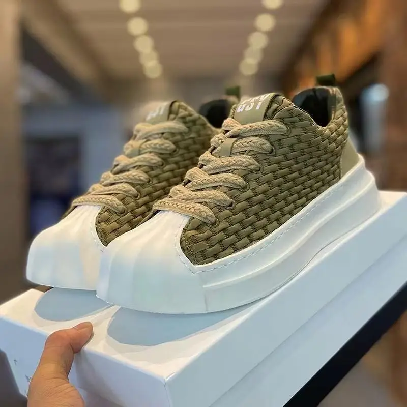 

Прогулочная обувь унисекс. Повседневная обувь. Удобная и универсальная спортивная обувь. Стильная и прочная повседневная прогулочная обувь.