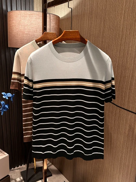 

Высококачественная мужская футболка с круглым вырезом, в полоску, вязаная, из смеси Lenzing Lyocell и шелка, летняя, модная, в городском стиле, дышащая.