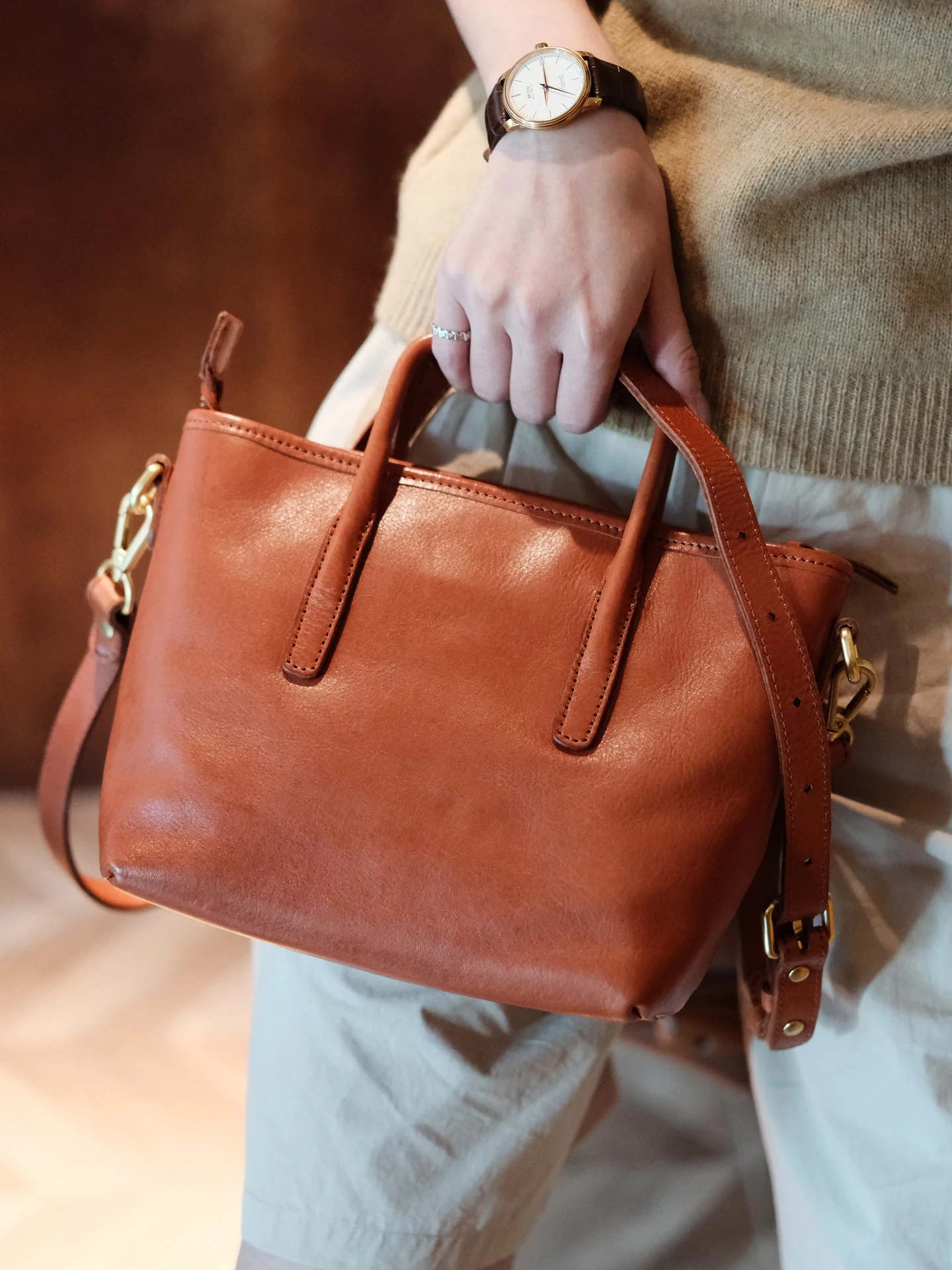 حقيبة يد نسائية من الجلد الطبيعي مصنوعة يدويًا وبسيطة للحفلات الخارجية من المصممين حقيبة كتف نسائية من جلد البقر الحقيقي