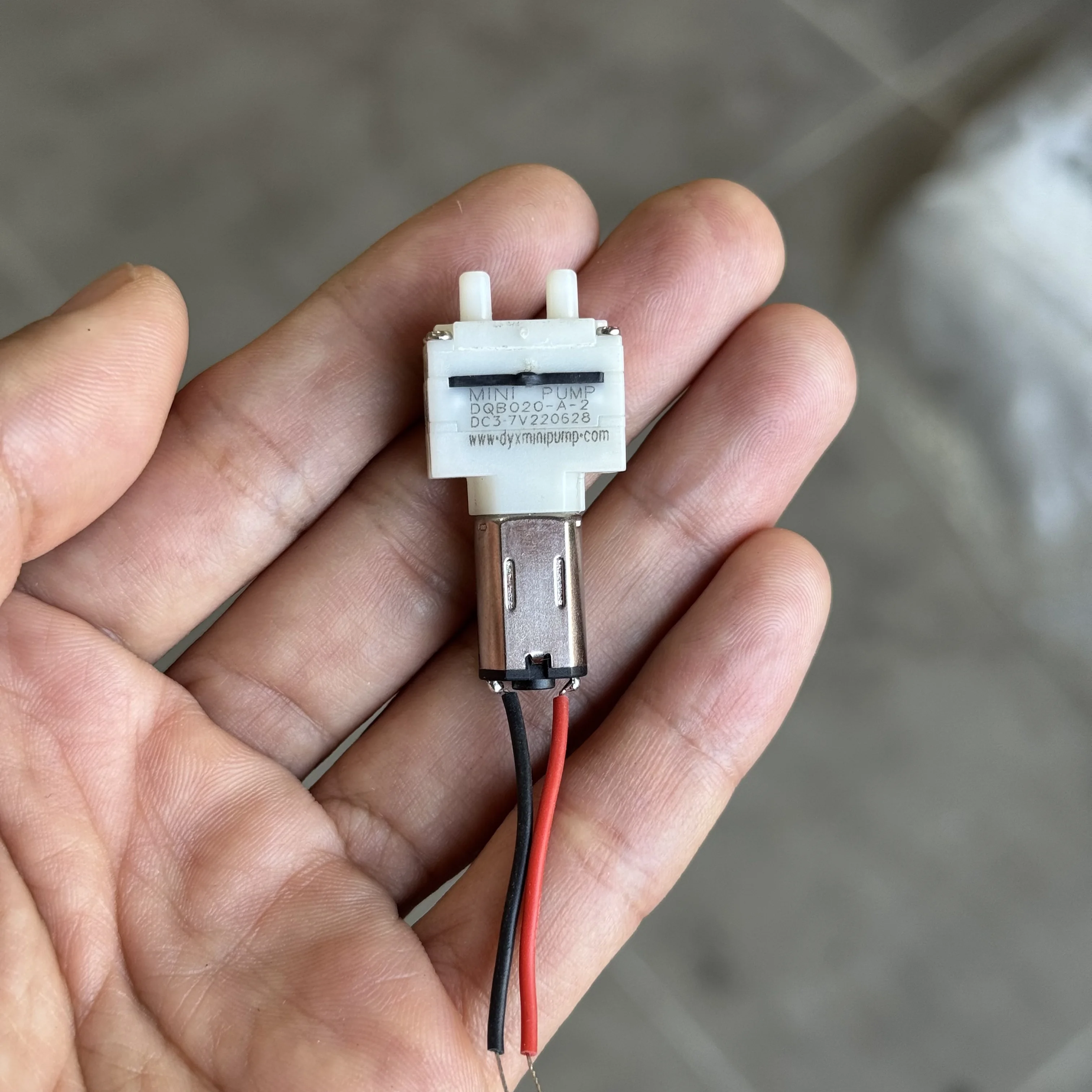 

DQB-020-A-2 DC 3 В 3,7 В Micro 10 мм M20 Мембранный воздушный насос с электродвигателем Крошечный самовсасывающий насос для всасывания воды Мини-водяной насос