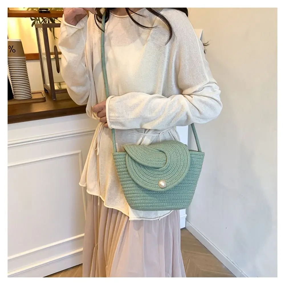

Sweet Weave Straw Crossbody Bag French Style with Pearl Button Hand-woven Shoulder Bags Portable Cross Design