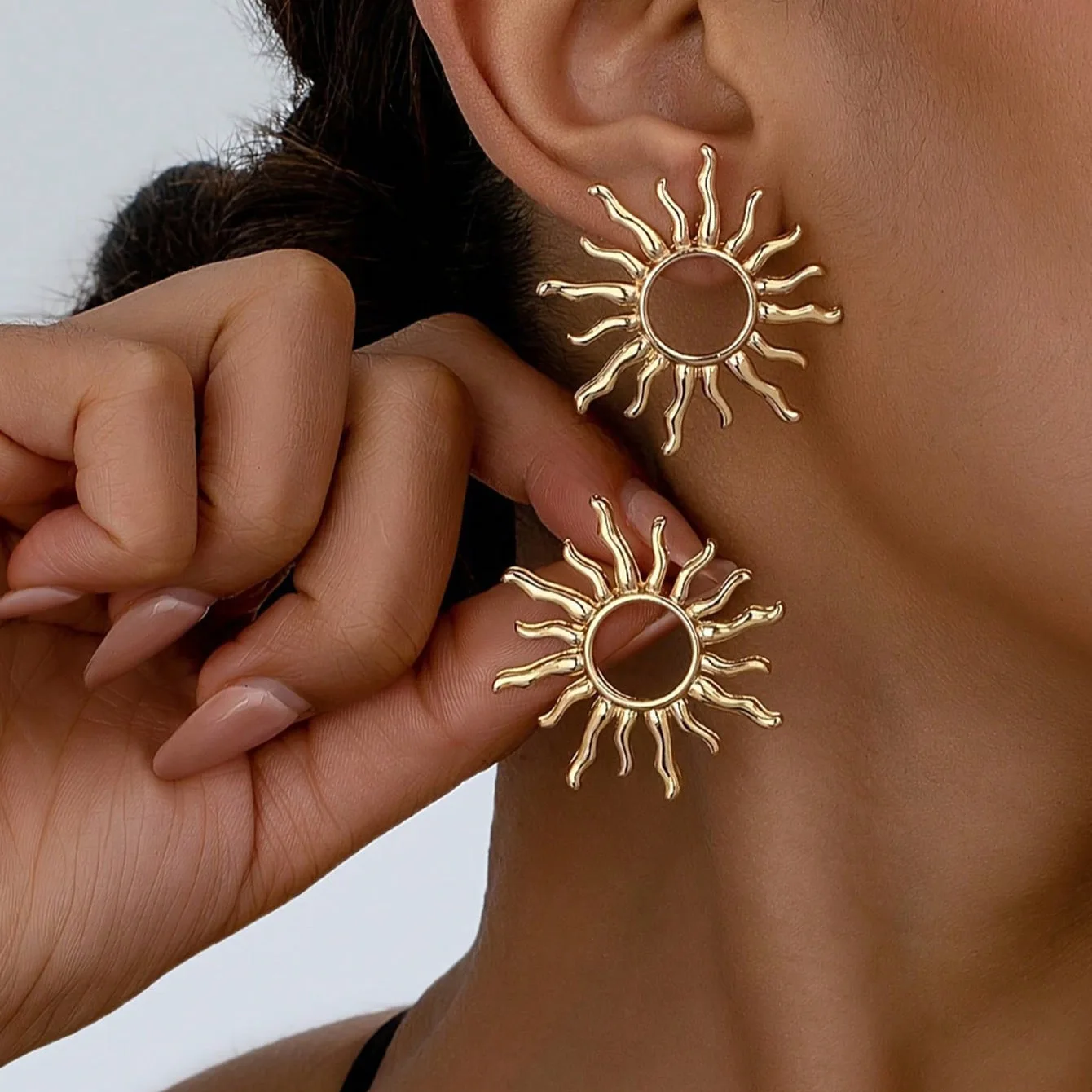 

1 Pair Fashion Temperament Elegant Sun Flower Stud Earrings for Women Suitable Individuation Party Wedding Jewelry Birthday Gift