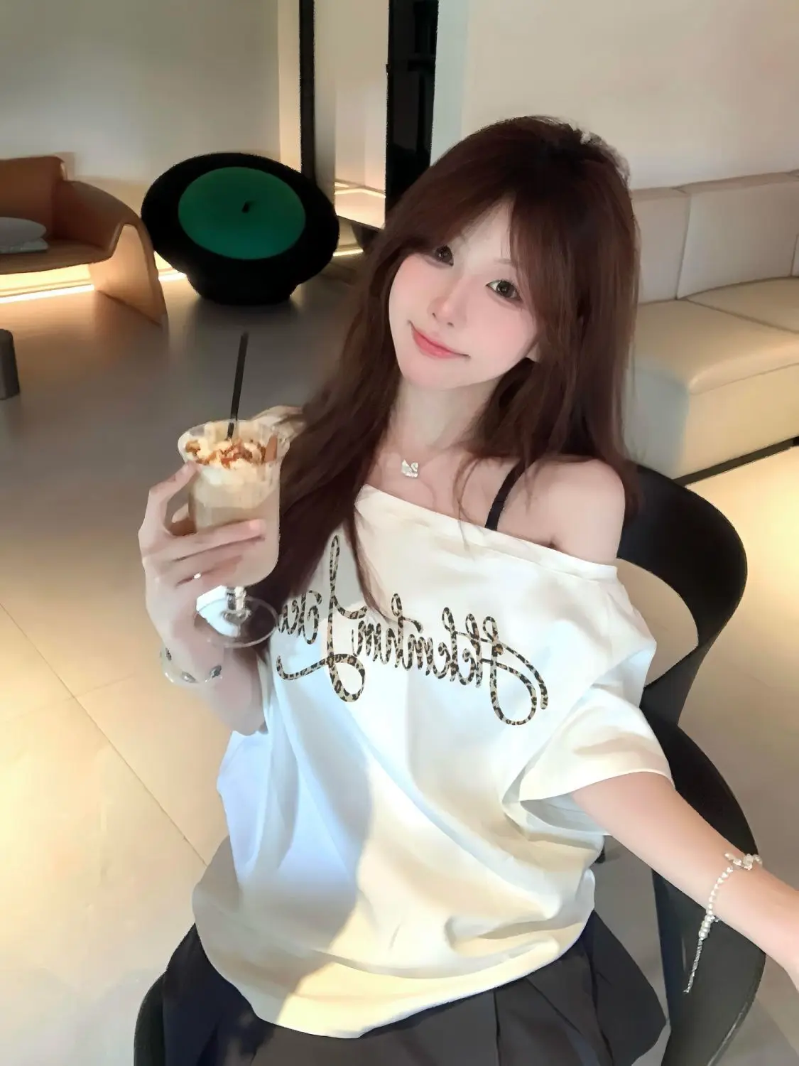 

Off Shoulder T-Shirt Womens Christmas Embroidered Detail Design Fashion Style Elegant Vintage Ladies Female Top Classic Neutral