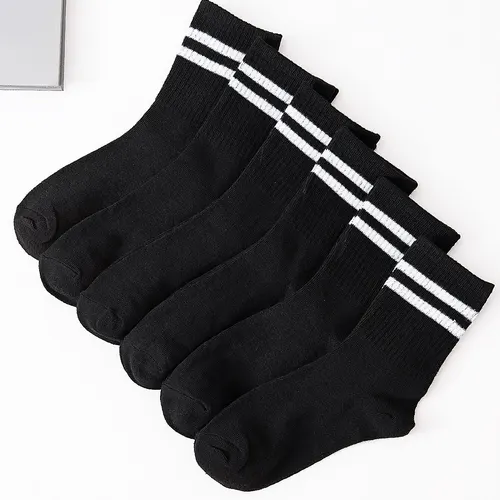 جوارب نسائية وجوارب