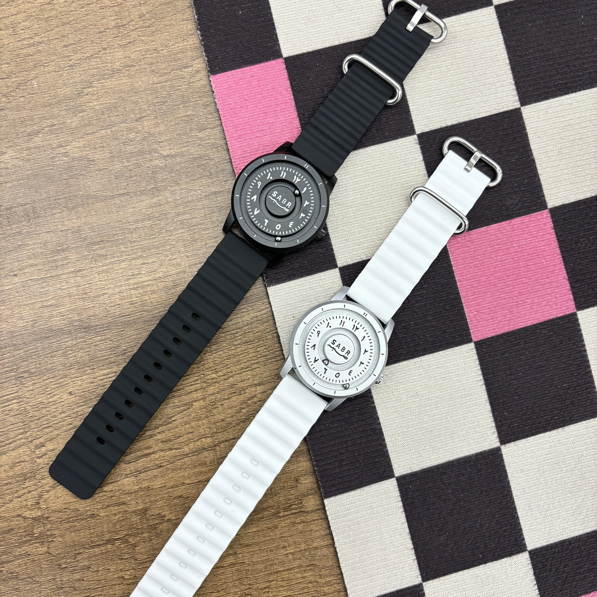 Męski zegarek Sabr z arabskimi cyframi, silikonowy pasek, styl morza, zegarek kwarcowy, zaawansowana technologia, tarcza ze stali nierdzewnej.