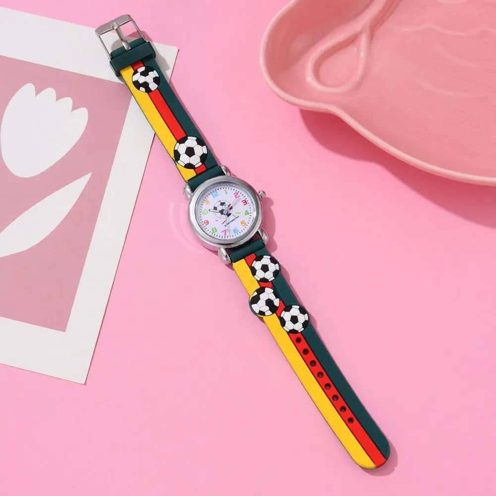 Orologio al quarzo da calcio nuovo colore Puntatore numerico casual Orologio elettronico Cinturino in silicone Orologi da polso semplici per studenti
