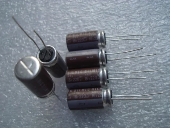 30pcs/lot Japan ELNA SILMIC ARS (European and American bald version) 16V 220UF 10x20 audio electrolytic capacitor free shipping