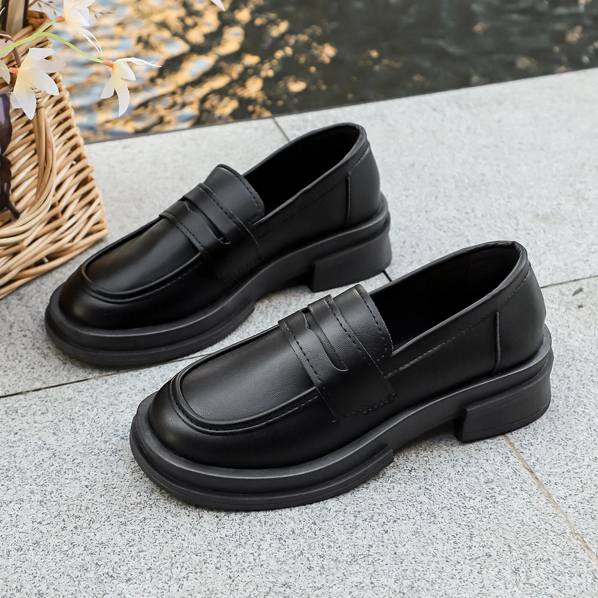 المرأة بيني المتسكعون Preppy موحدة أحذية منصة الموضة منتصف الكعب مضخات الإناث جلد أسود لينة سوليد الانزلاق على حذاء كاجوال