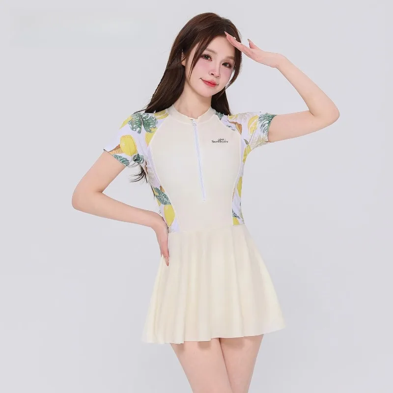 

2025 Новый цельный купальник для девочек, женский высококачественный купальник с консервативной юбкой