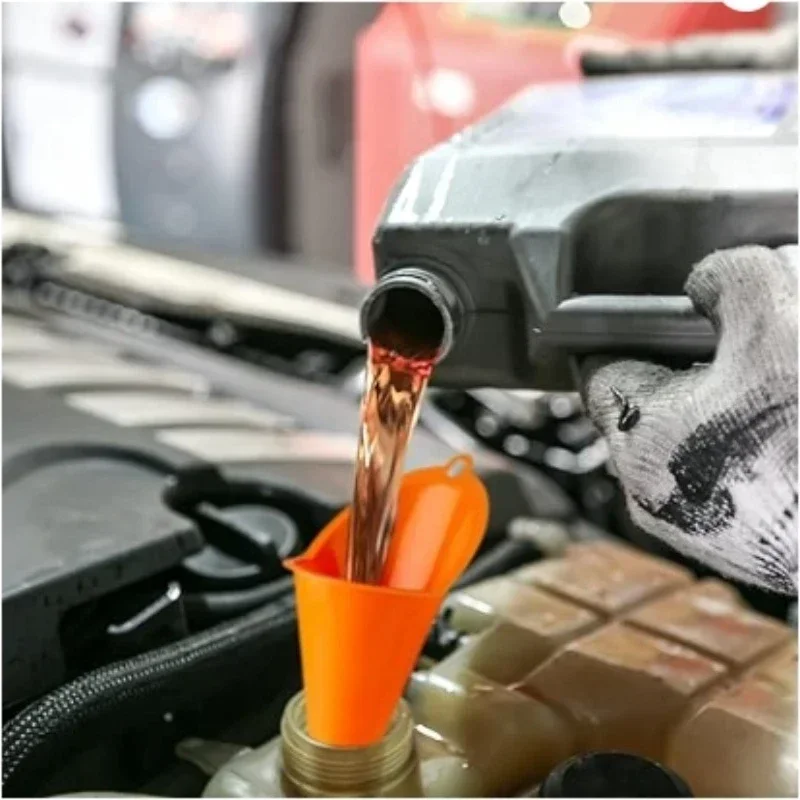 Рисунок 4 - длинная воронка для заправки автомобиля