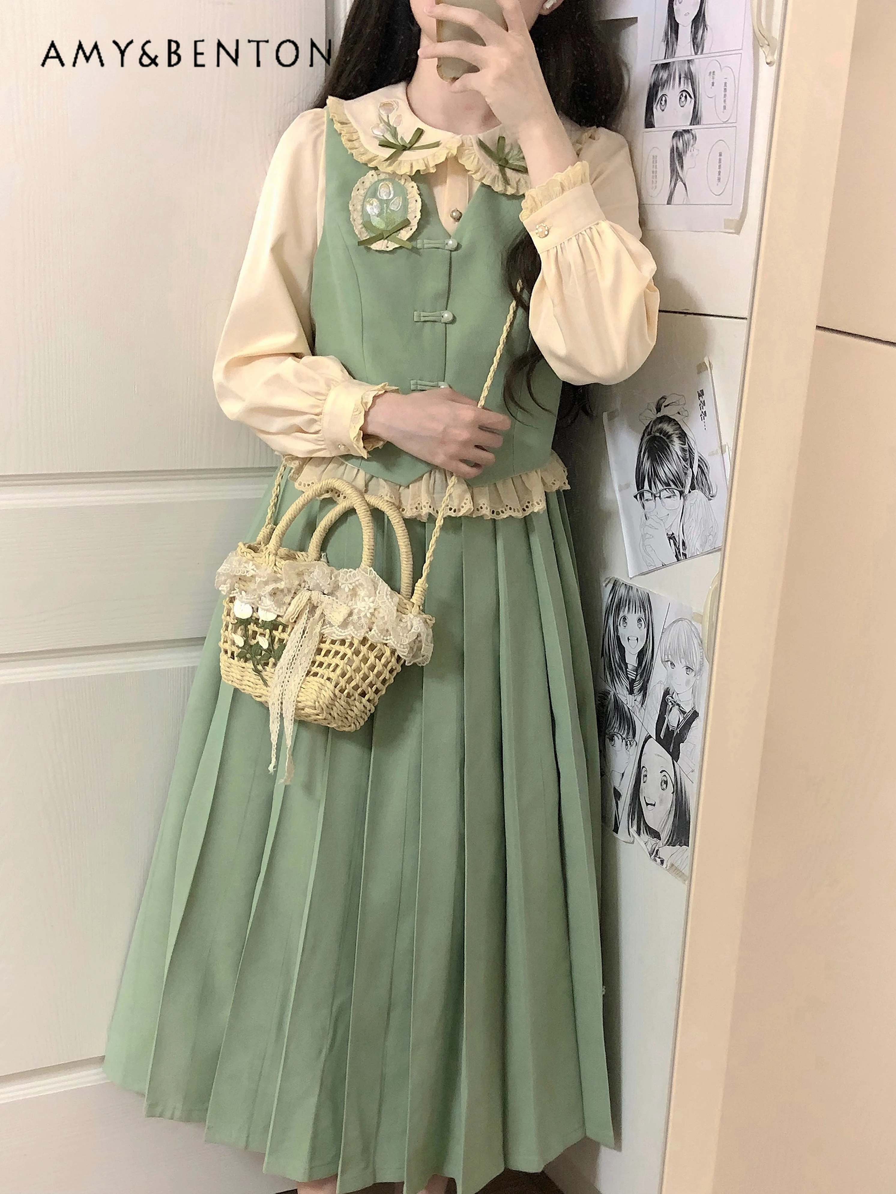 

2025 Spring and Autumn New Mori Style Tulip Embroidery Doll Collar White Shirt Green Bowknot Vest Mid-Length Pleated Skirt Set