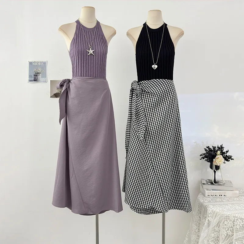 

Женский летний комплект: новый вязаный топ с открытыми плечами и утягивающим эффектом, асимметричная юбка с завязками на талии, подчеркивающая бедра.