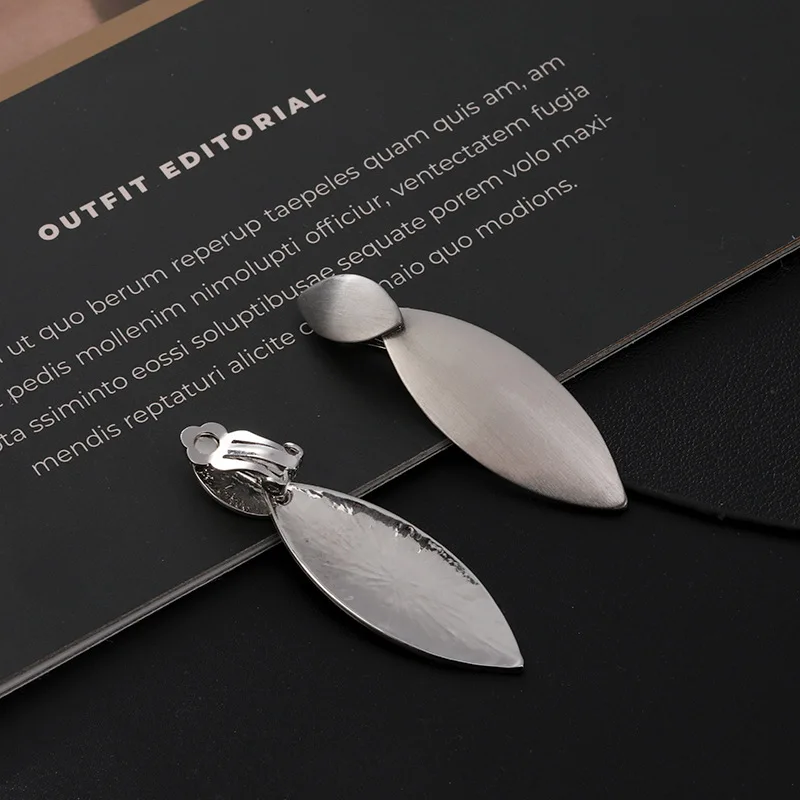 DIY accessories exclusive for new ear clips, high-end fashion earrings, versatile personalized earrings, hot ** Europe and t