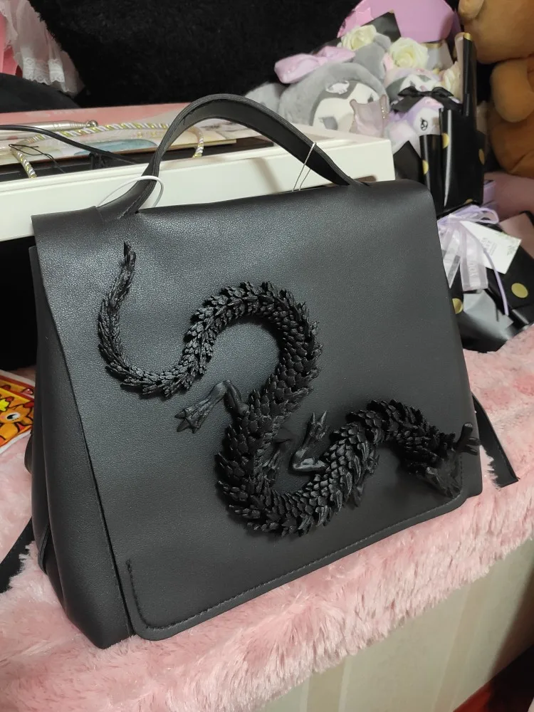 Maßgeschneiderter handgefertigter DIY-Doppelschulterrucksack aus echtem Leder mit 3D-Drachenkönig und schwarzer Königsschlangen-Schulter-Handrucksack – Detail 6