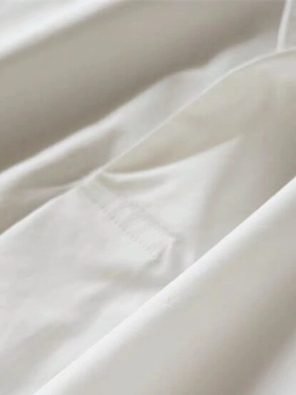 เสื้อผู้หญิงผ้าฝ้ายคอวีทรงหลวมแขนทรงปีกค้างคาวสีขาวสำหรับฤดูร้อน แบรนด์ดัง ติดกระดุม สไตล์เกาหลี ทรงตรง