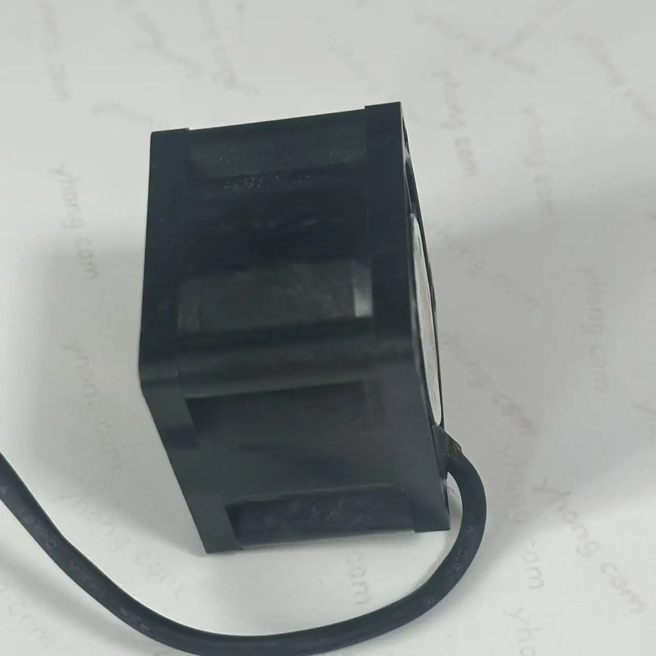 Obrázek 4: Sanyo denki 9GV3612P3J11 stejnosměrný 12V 0.75A 36x36x28mm 4-wire serveru chladící fanoušek