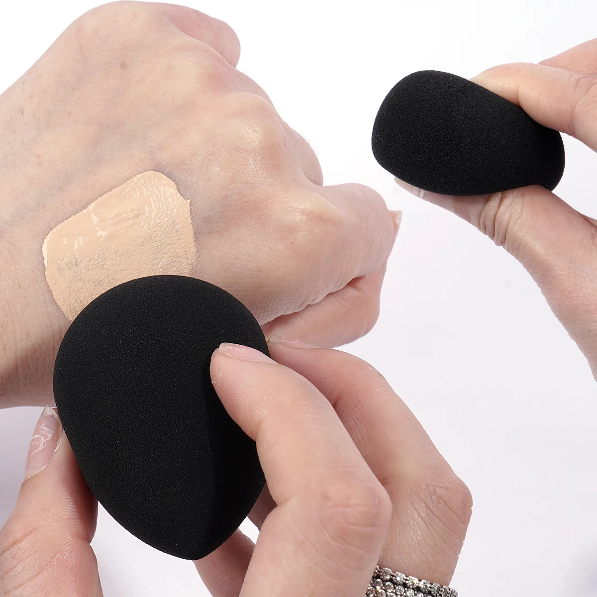 MAANGE メイクブラシ 13 個プロフェッショナルアイシャドウブラシ 4 個のパウダーパフスポンジ付き化粧品コンシーラーアイシャドウ美容用