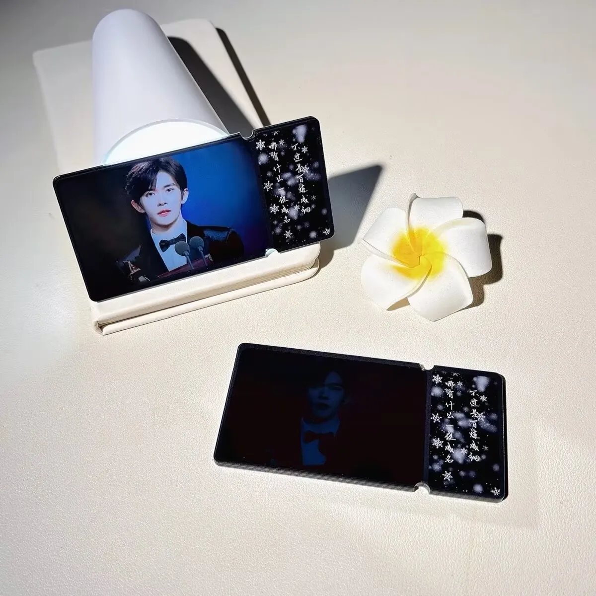 

Time Youth Team TF Family Lens Портативное зеркало Периферийные устройства HD Подвесное зеркало Живопись Акриловое зеркало Wang Yuan Yi Yang Qianxi