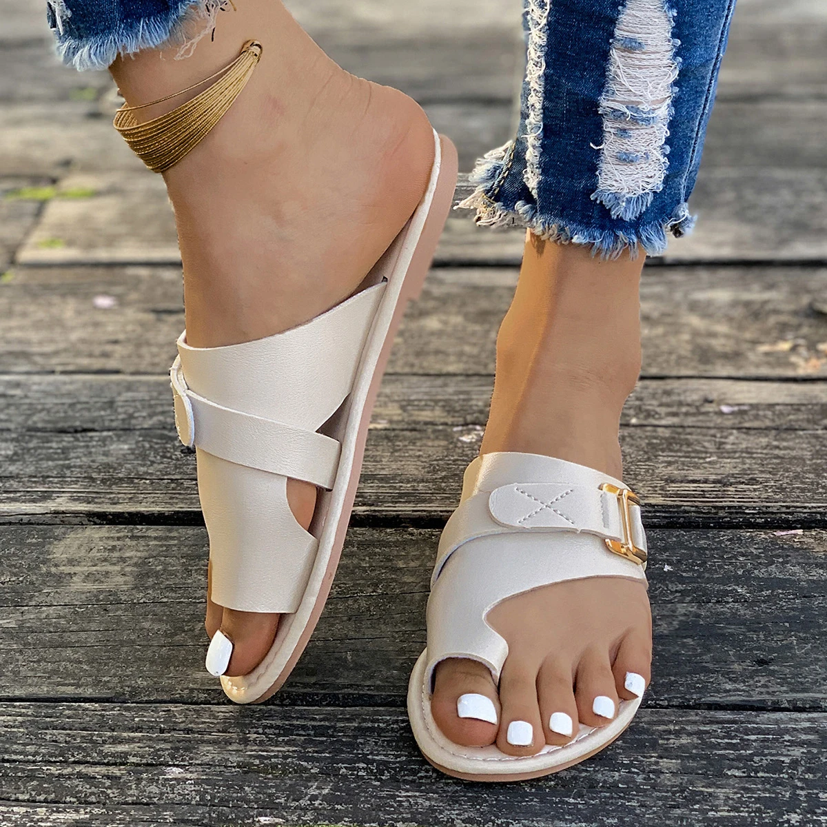 Women Summer Sandals Comfy Ligh Flat Heel Clip-toe Slides Lady Casual Beach Slippers Fashion Belt Buckle Decor Woman Flip-flops