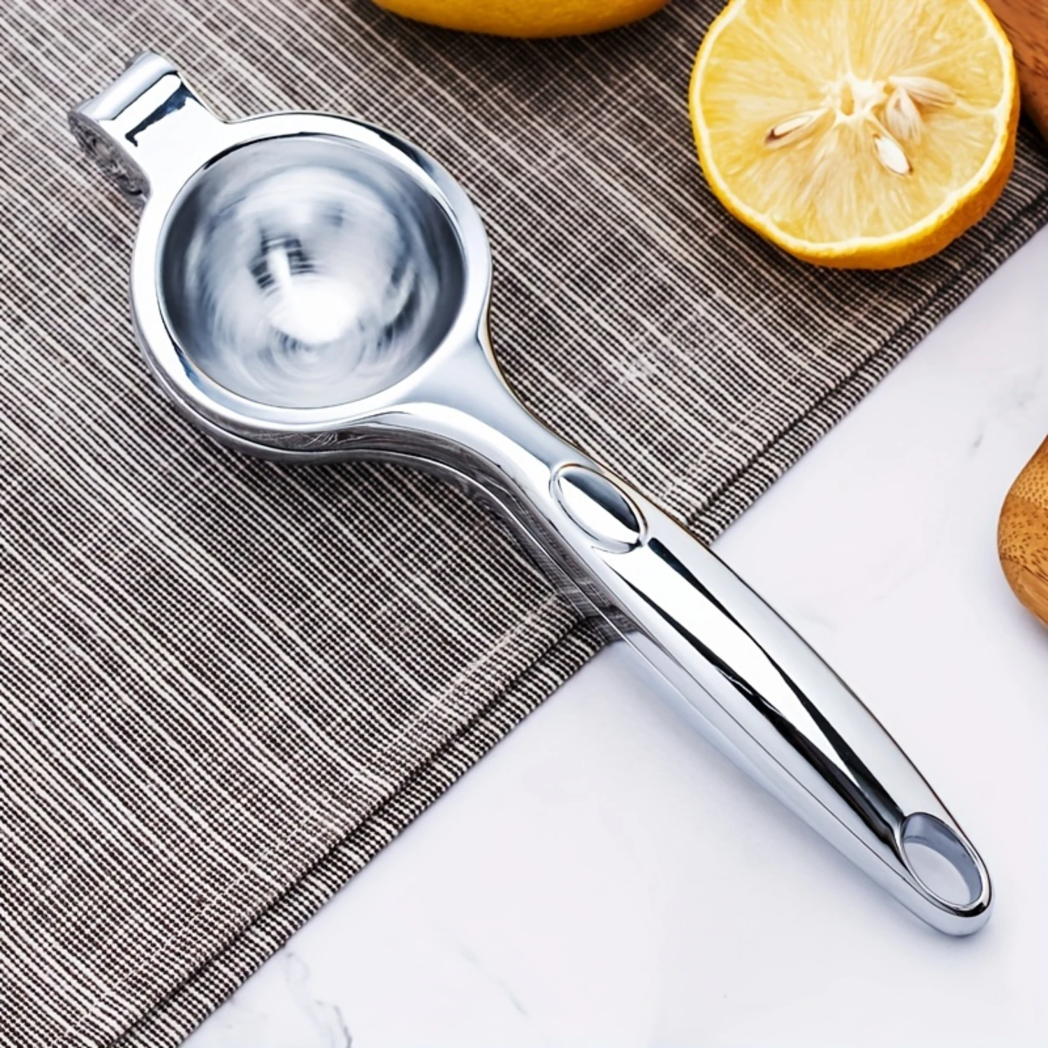 

1pc, Multifunctional Citrus Juicer - Manual Lemon and Orange Squeezer for - Reusable Fruit Squeezer - Creative Citrus Squeezer