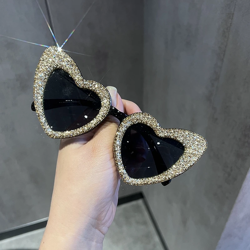 Fashion Brand Heart Women Sunglasses Retro Sexy Silver Bling Sun Glasses Frame Ladies Sunglasses UV400 Eyewear Oculos De Sol