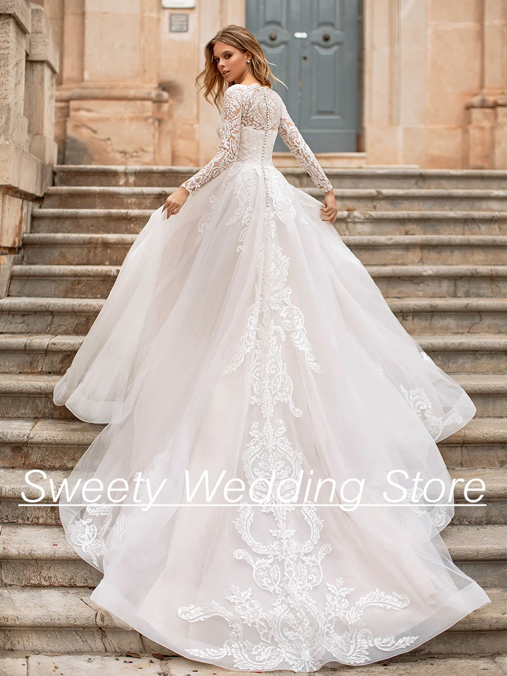 Gorgeous Ball Gown Wedding Dresses Jewel Neck Long Sleeve Lace Applique Sweep Train Tulle Bridal Gown For Woman Bride Dresses