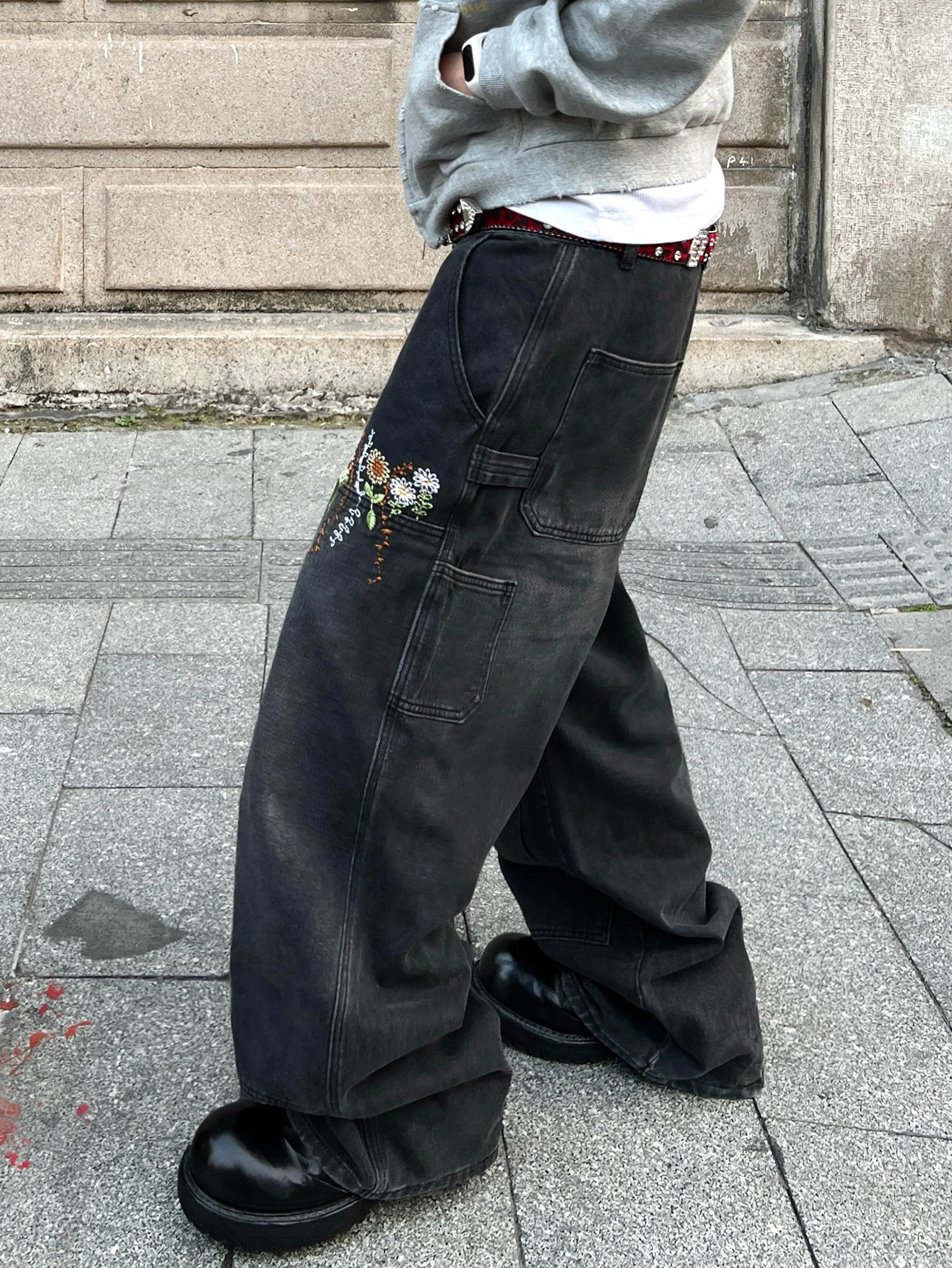 Japanese And Korean Style Jellyfish Embroidered Baggy Wide Men's Jeans, Trendy Y2K Retro Black Pants, Suitable For All Seasons