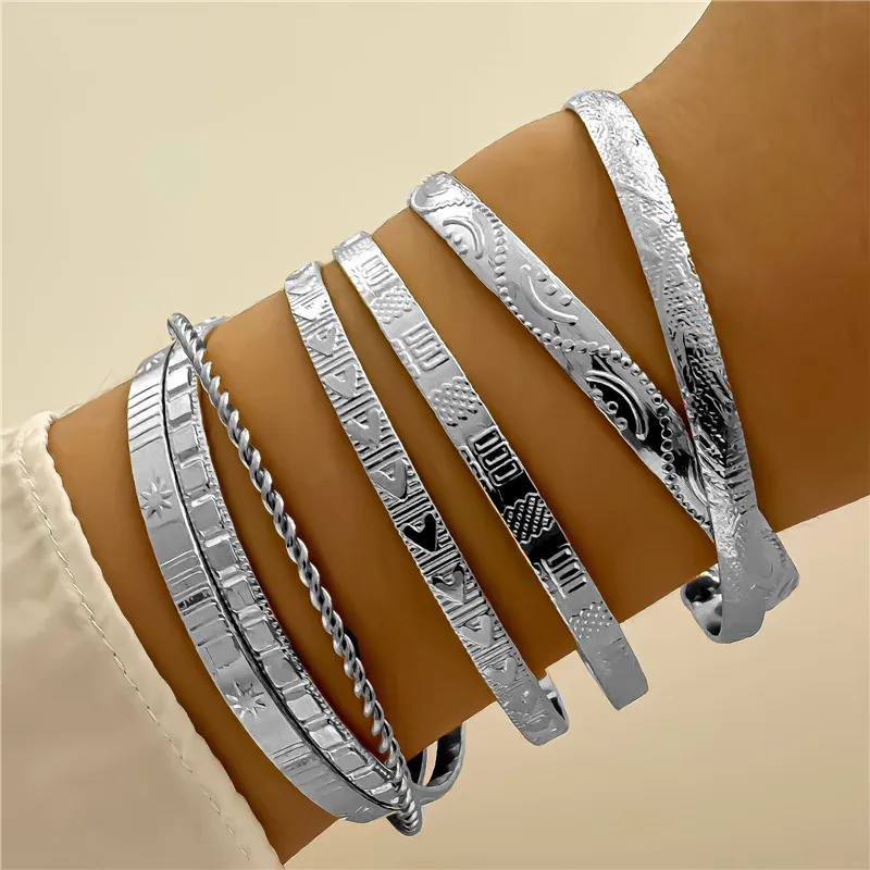 7 Pcs/Set Punk Gold Color Bracelets for Women Streetwear Goth Heart Prints Metal Design Open Bangle Fashion Jewelry Gifts 2024