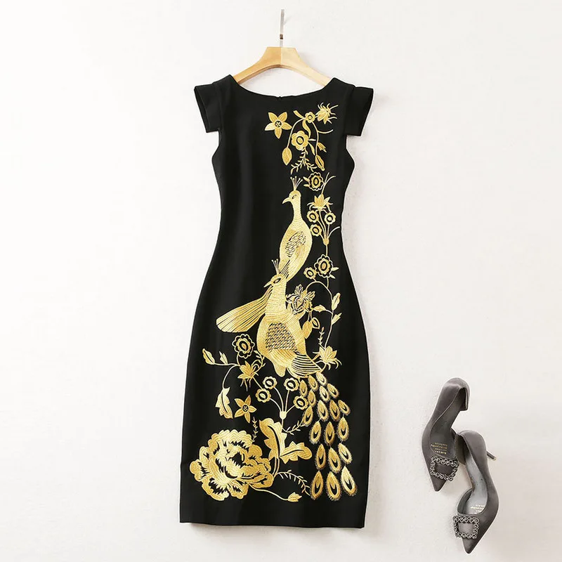 

European and American women's clothing winter 2022 new Peacock embroidery short sleeves and round neck Fashion slim dress