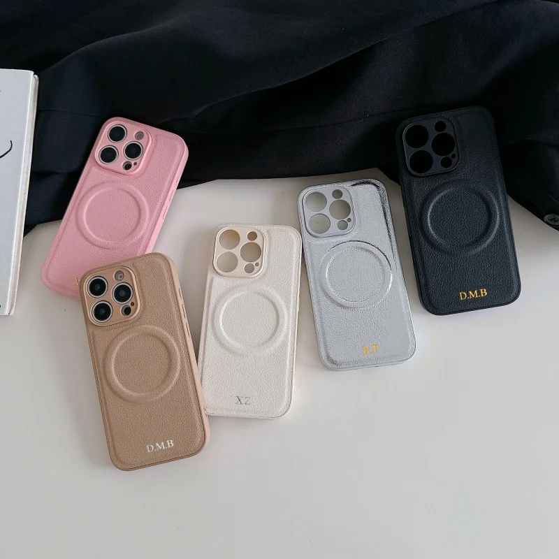 iPhone 14、12、13、15、16、17 Pro Max、14、15、16 Plus用、ゴールド・シルバーの名前入りマグネット式レザーPUケース、レンズ保護付き