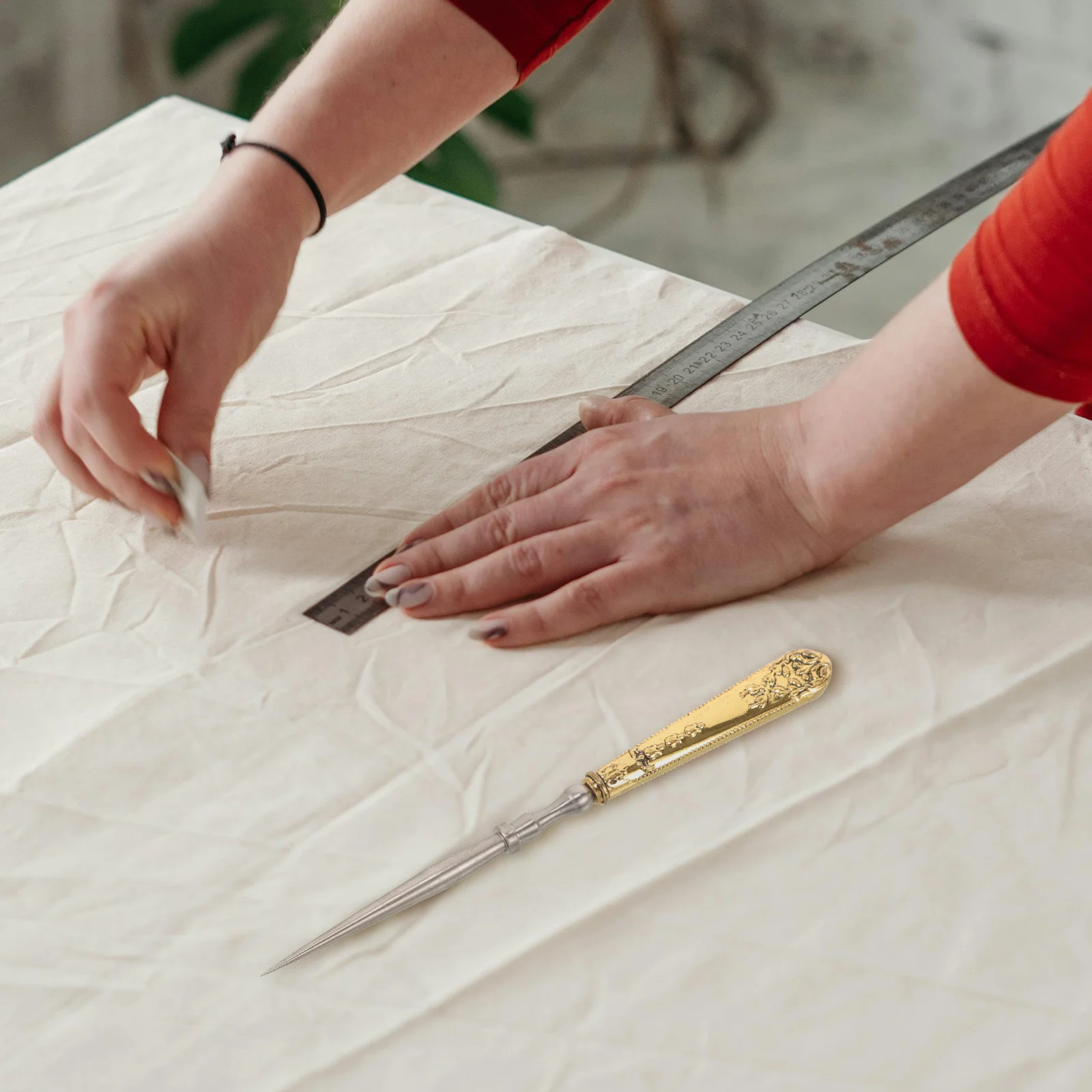 

Portable Vintage Sewing Awl Made of Zinc Alloy Strong Non-Deform Hand Stitcher for Shoe Repair Craft Use