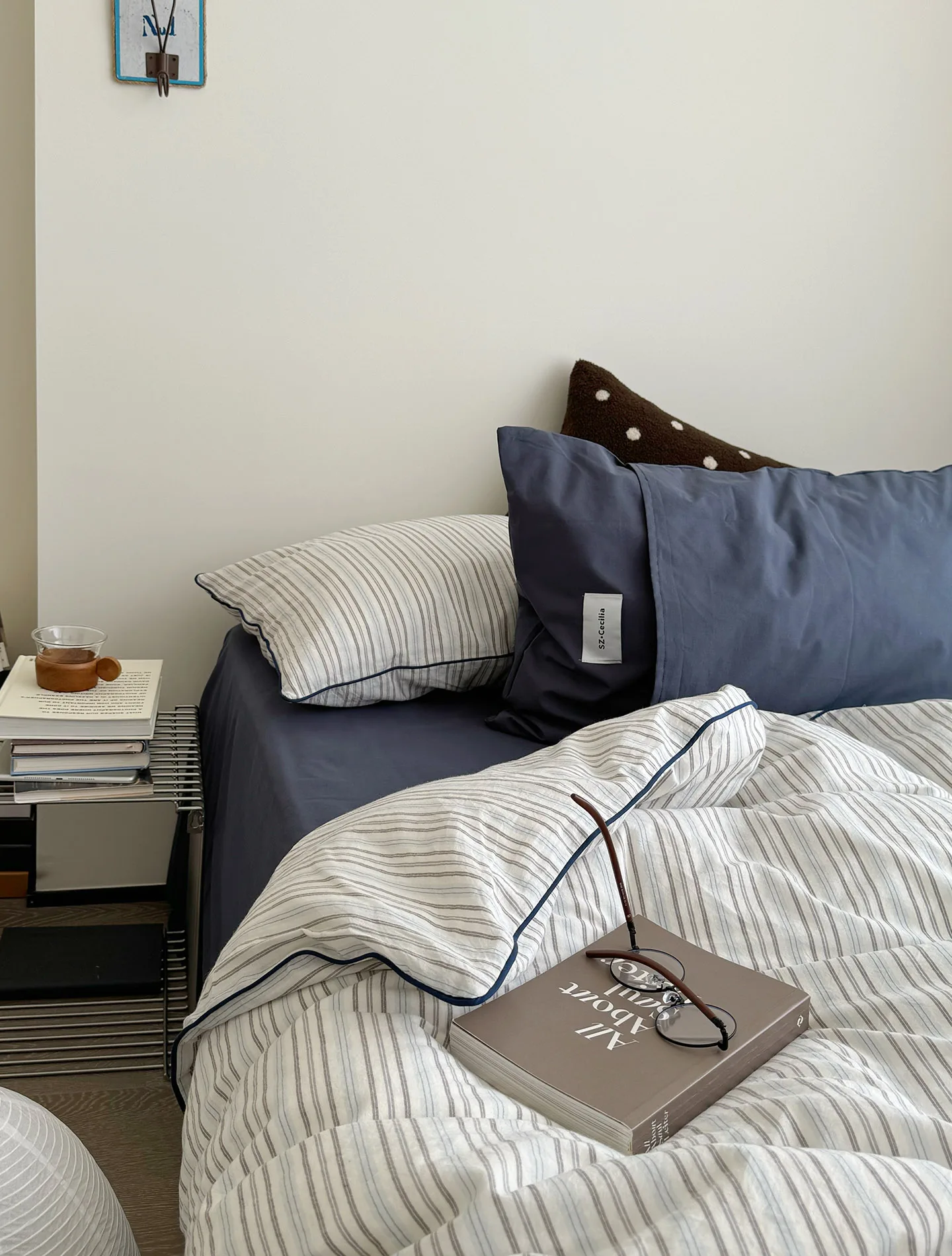 

Комплект постельного белья Simple Stripe из трех предметов: хлопковое белье с контрастным плетением, цветное, в стиле Wabi-Sabi, Moonlight Bus