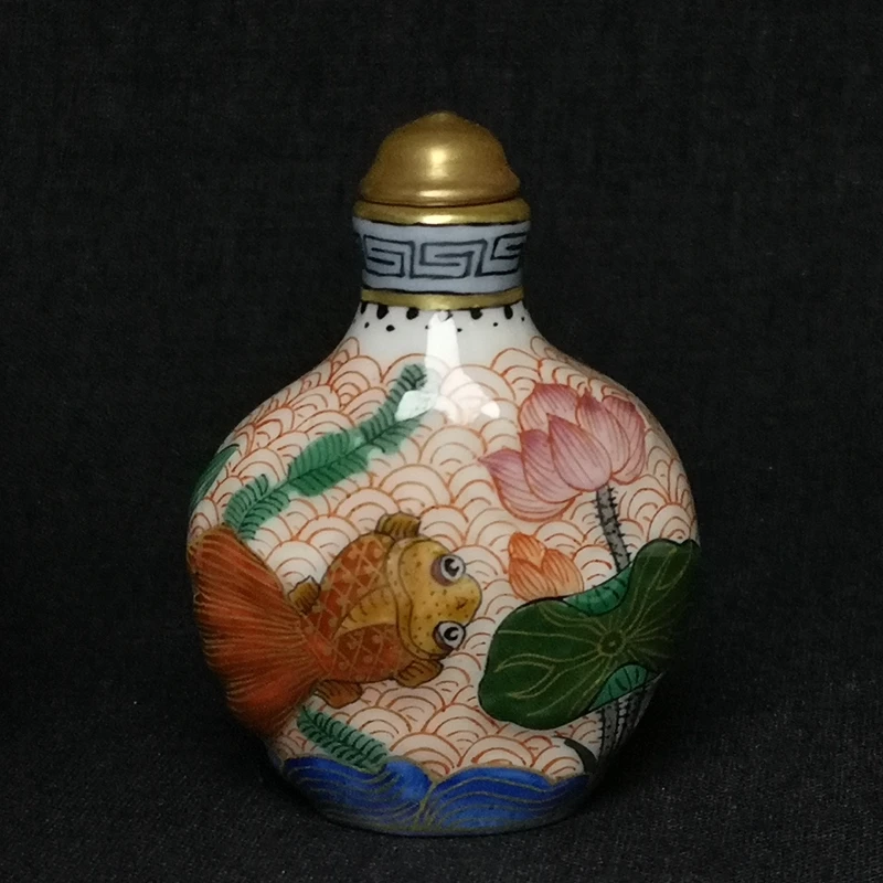 

YIZHU CULTUER ART Size 2.3 Inch Mark China Qianlong Porcelain Painting Lotus Leaf Fish Statue Snuff Bottle Collection