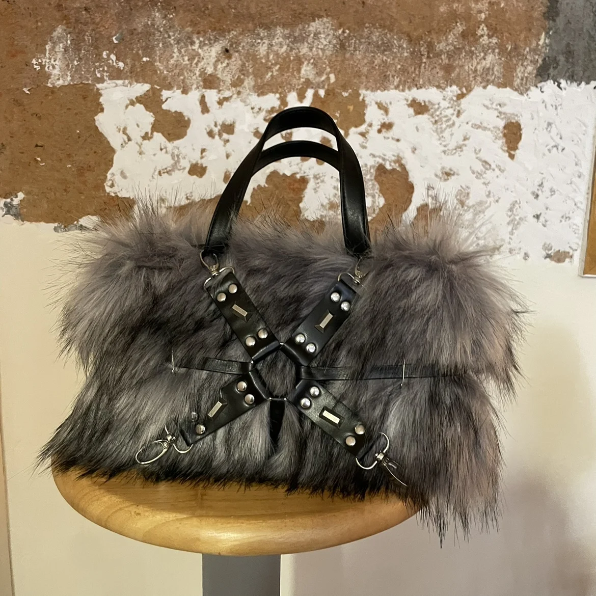 

Модные плюшевые сумки-тоут в стиле панк Y2K для женщин, сумка из искусственного меха, универсальная повседневная сумка через плечо, сумки для сообщений, кошельки и сумки